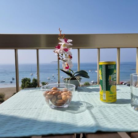 Super Modern Beachfront 1 Bedroom - Sleeps 4 Лимасол Екстериор снимка