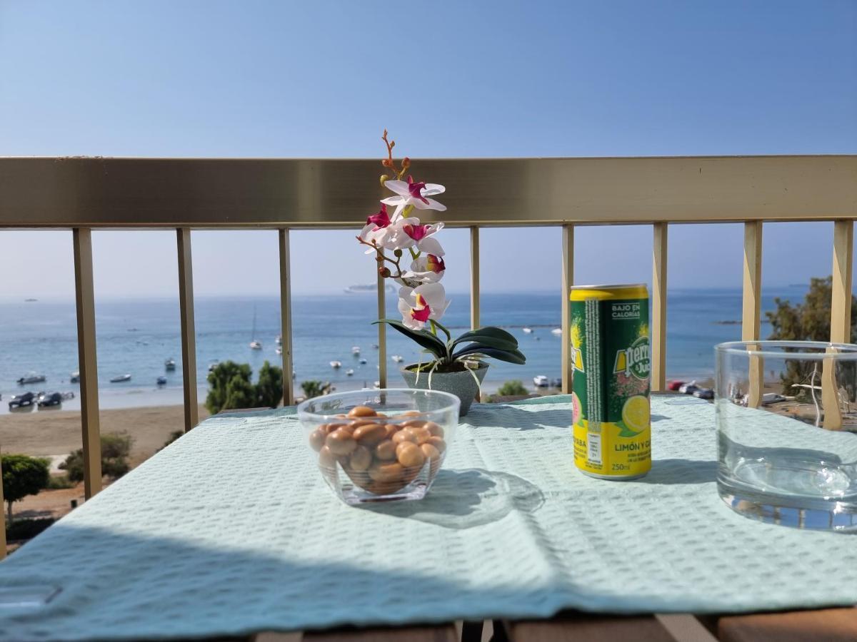 Super Modern Beachfront 1 Bedroom - Sleeps 4 Лимасол Екстериор снимка